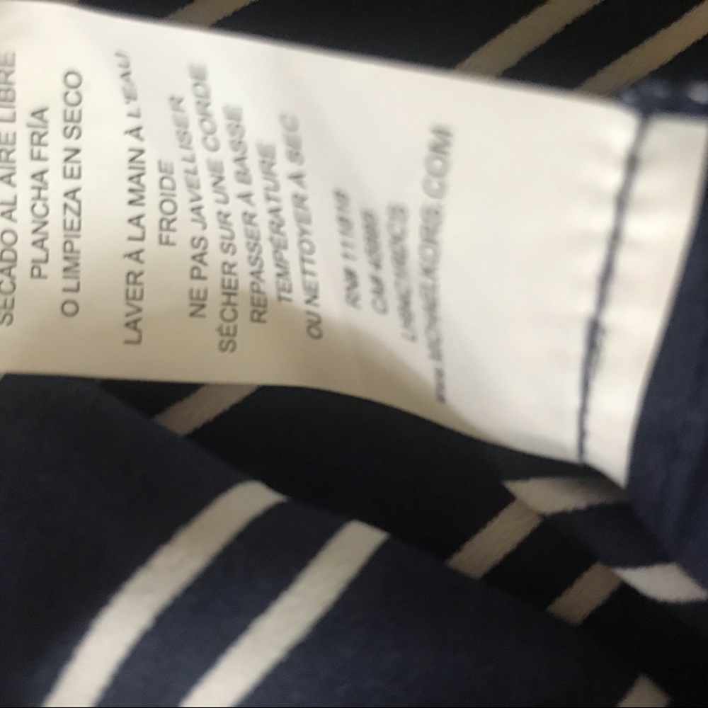 Michael Kors NWOT (fell off) Blue pinstripe Top 1X - Picture 13 of 16